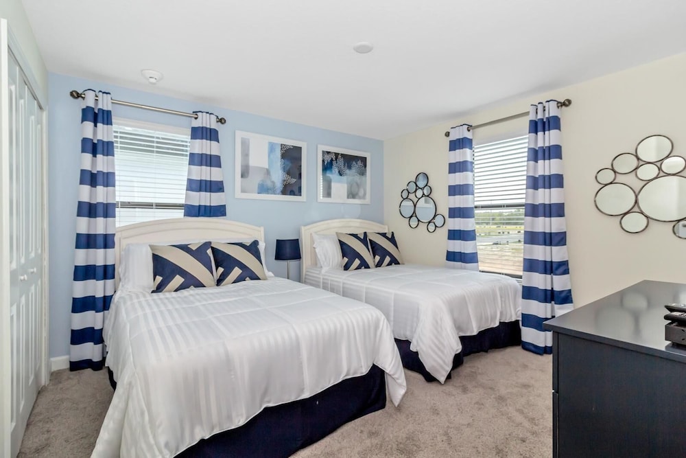 33 Disney Villa GameRoom Movie Theater Pool — 4-Star Luxury Hotel in Kissimmee, United States