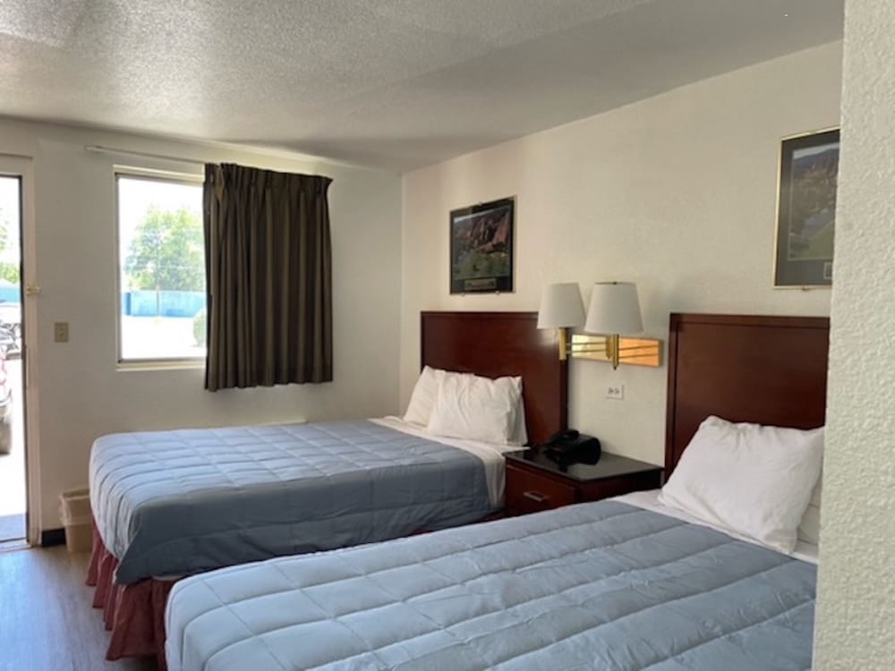 Farmington Inn - photo 17