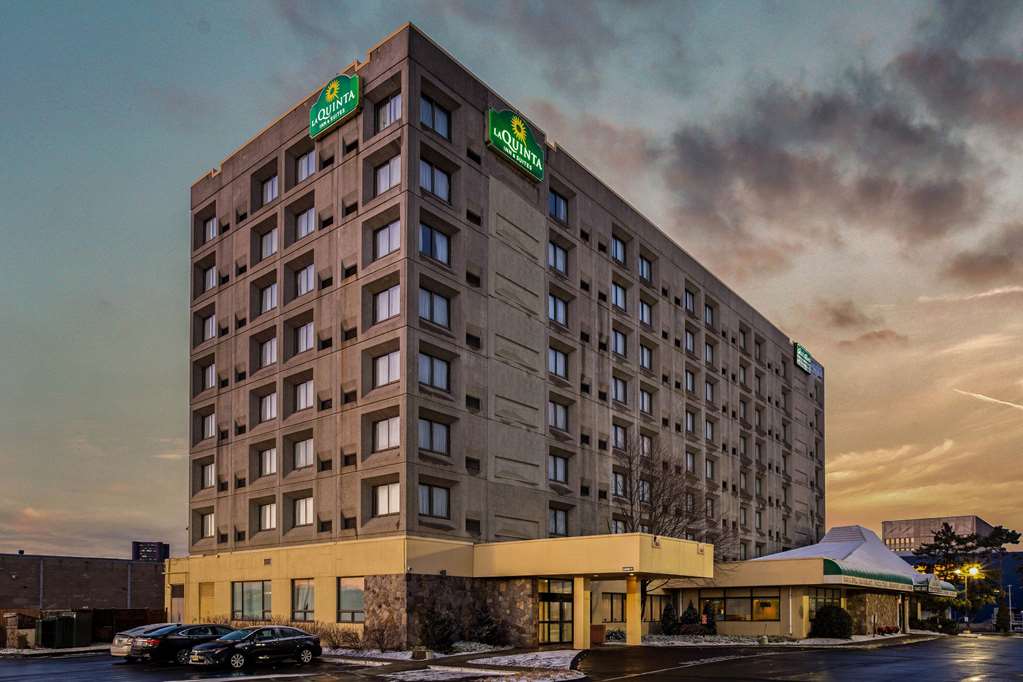 La Quinta Inn & Suites by Wyndham New Haven - photo 3