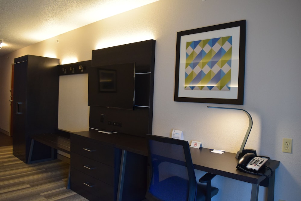 Holiday Inn Express Hotel & Suites Sparta by IHG - photo 11