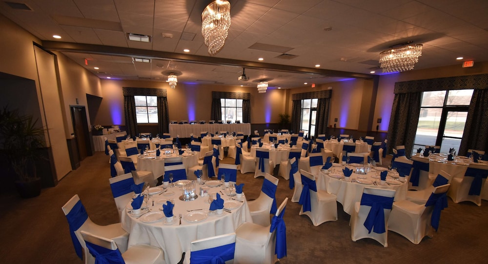Hampton Inn & Suites Milwaukee West - photo 52