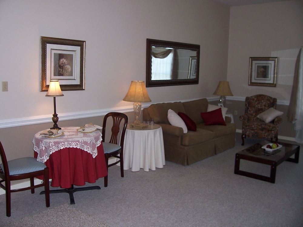 Camelot Restaurant & Inn - photo 14