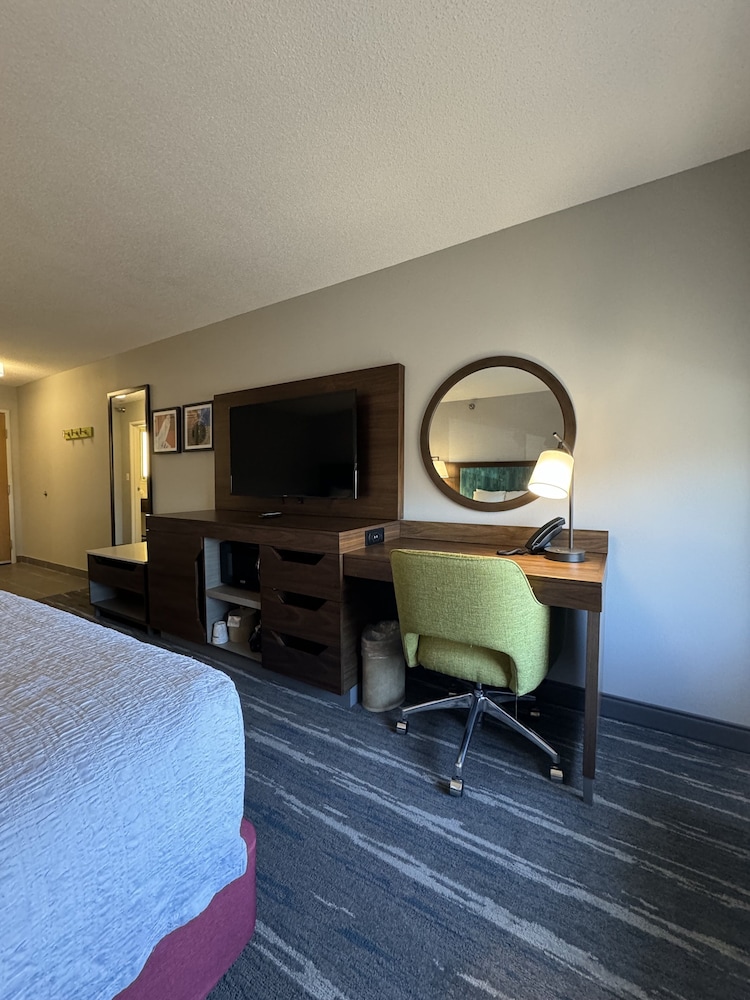 Hampton Inn Lincoln South Heritage Park - photo 11