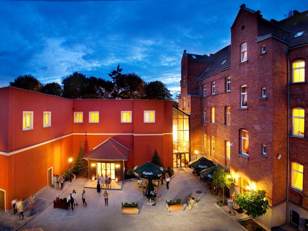 Hotel Jakub Sobieski — hotel in Olawa