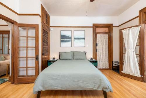 Craftsman Cabin Historic Dtwn Avenues Apartment — 4-Star Luxury Hotel in Salt Lake City, United States