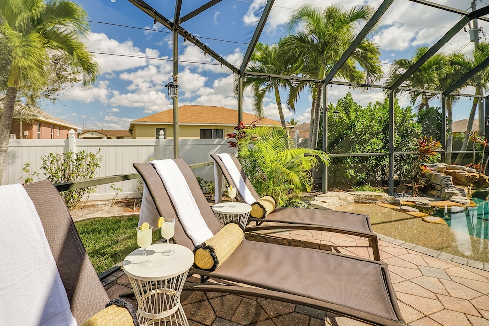 Spacious Oasis w Lagoon Pool & Spa in Cape Coral - photo 29