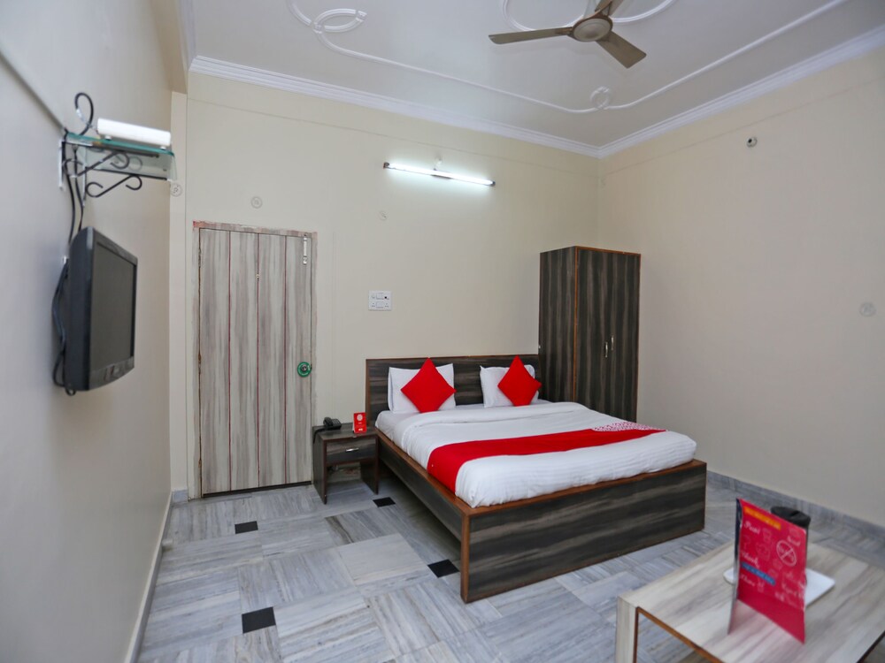 OYO 18362 Hotel Jai Maa Durga - carbon neutral hotel in Allahabad