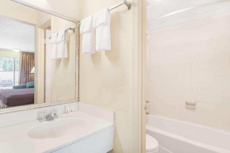 Days Inn Christiansburg - photo 5