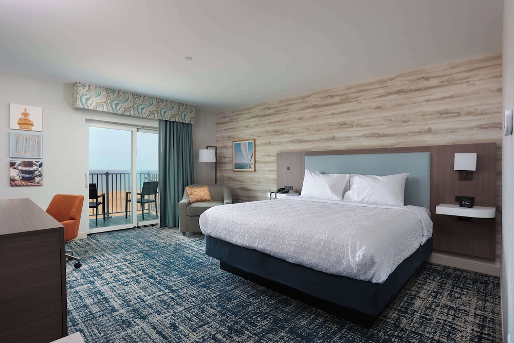 Hampton Inn & Suites Manistee Waterfront - photo 8