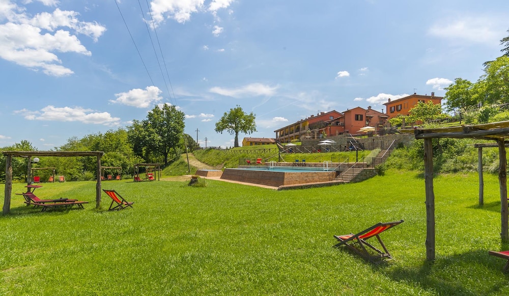 Casa Vacanze Le Fornaci — 4-Star Luxury Hotel in Laterina, Italy