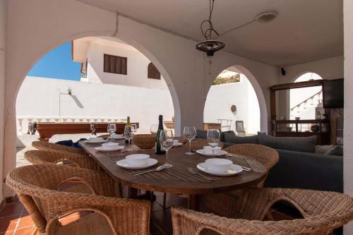 Villa Casa Blanca — 4-Star Luxury Hotel in Adeje, Spain