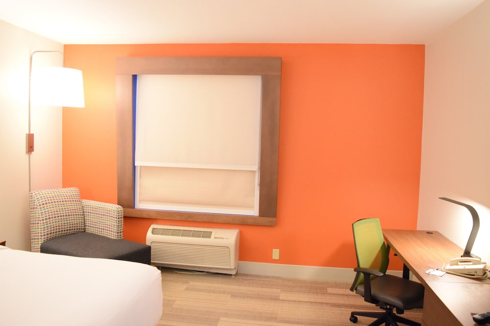 Holiday Inn Express Hotel & Suites West I 10 by IHG - photo 24