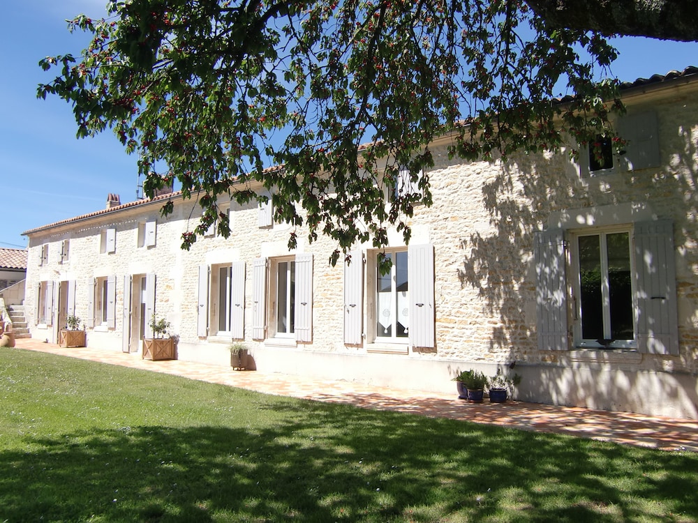 L'Ombrière — 4-Star Luxury Hotel in Thouars, France
