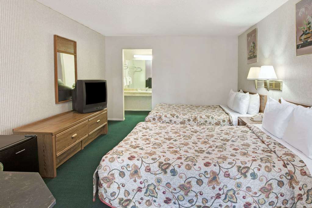 Knights Inn South Houston - photo 7