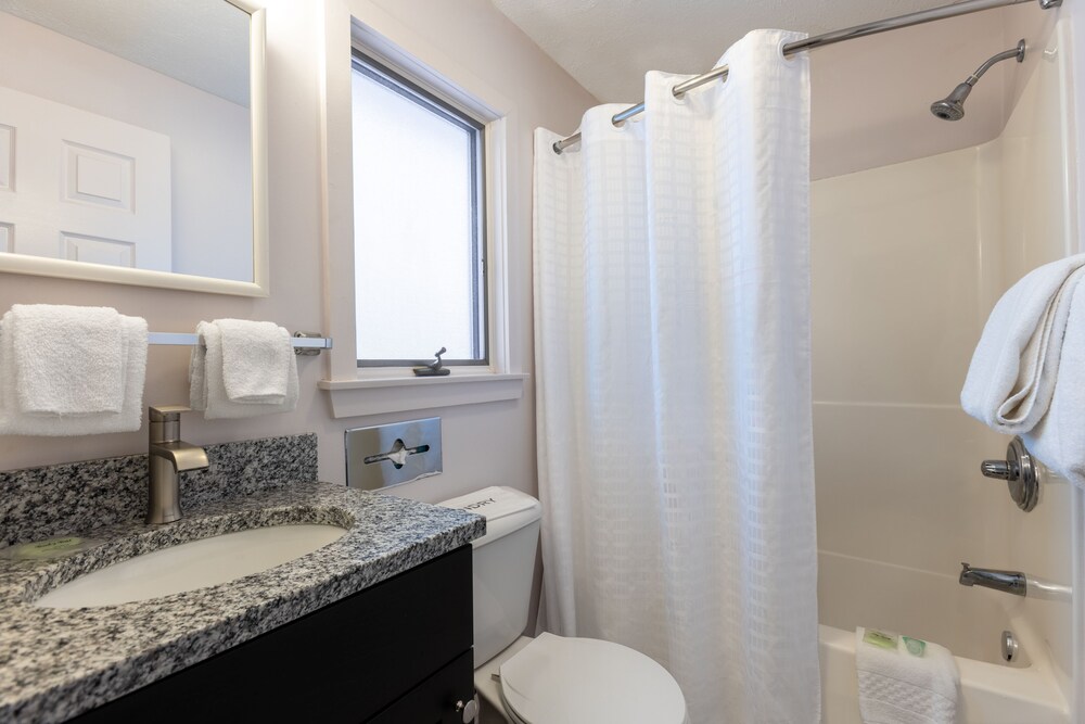 Traverse Bay Inn - photo 20