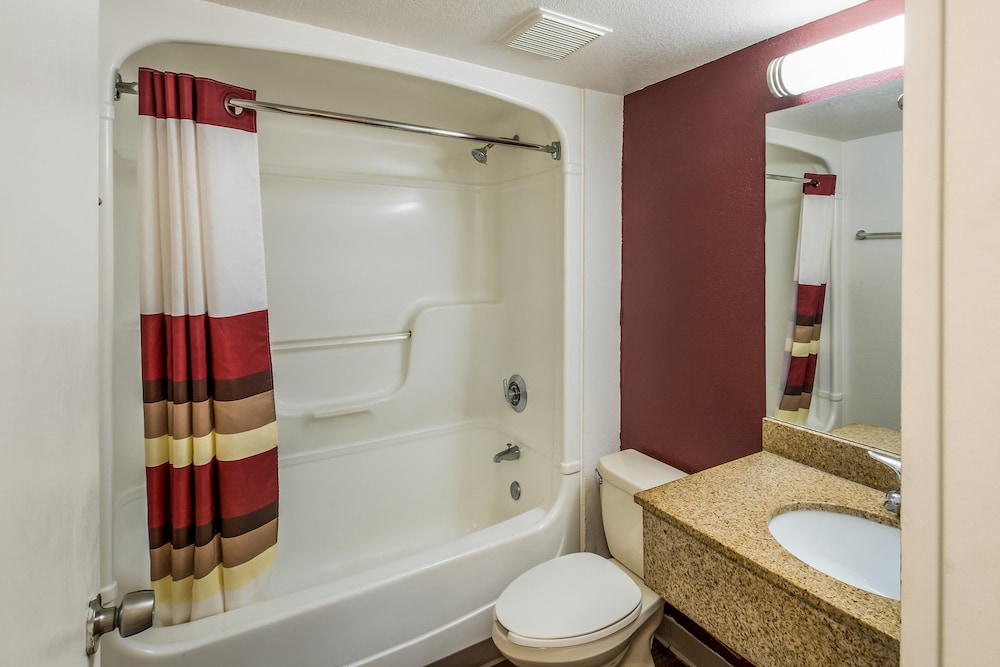 Red Roof Inn Rochester Airport - photo 26