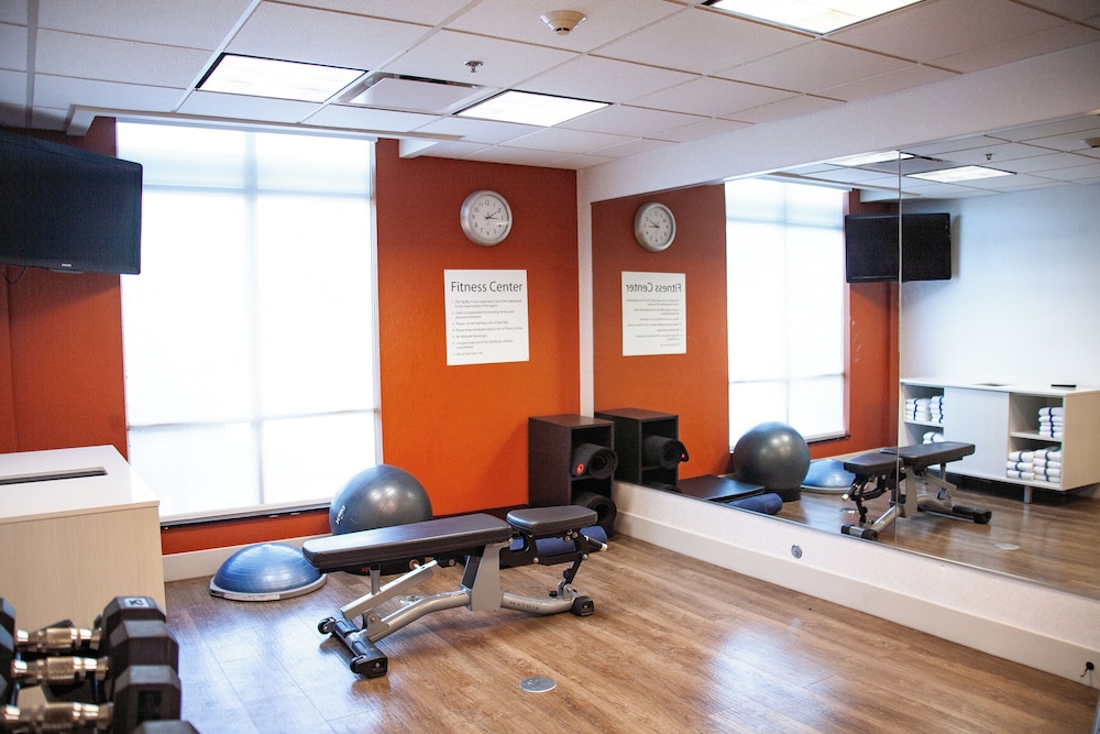 Holiday Inn Express and Suites Overland Park by IHG - photo 17