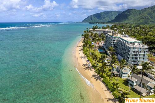 NEW Beachfront Condo — 4-Star Luxury Hotel in Hau'ula, United States