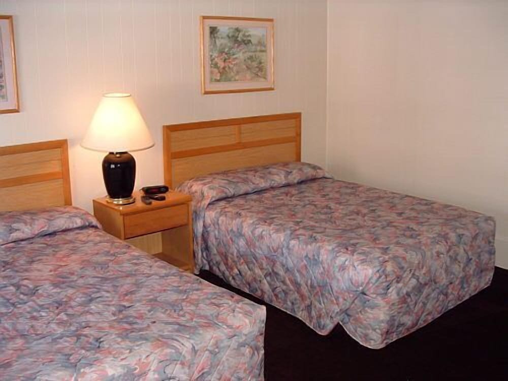 Castlewood Inn - photo 17
