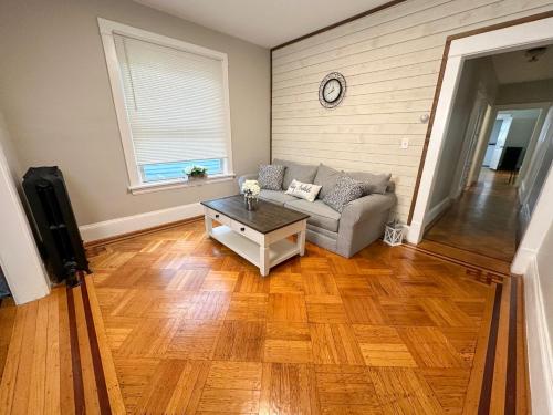 The Allen House 3 Bedroom 2 Full Bath Private Gorgeous Apartment Sleeps 8