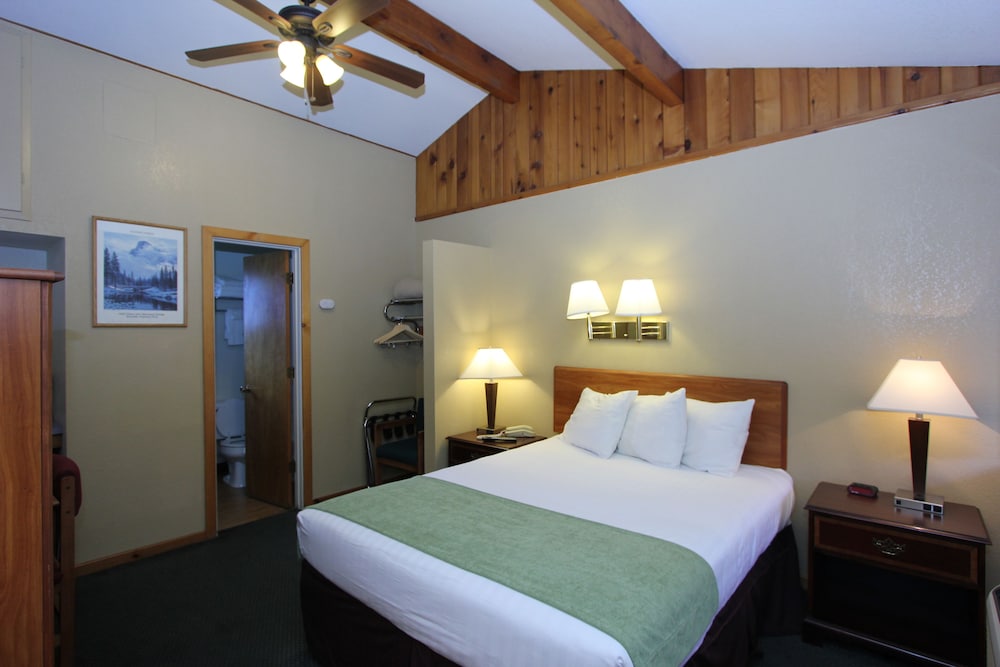 Oakhurst Lodge - photo 6