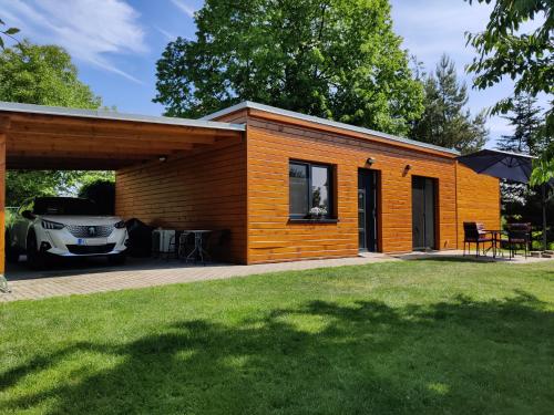 Apartman pod lipou samostatny objekt carport — 4-Star Luxury Hotel in Jaromer, Czech Republic