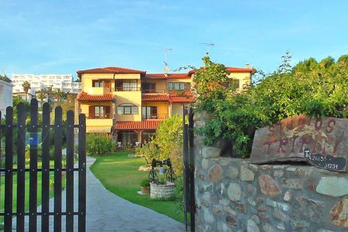 Studios Tripiti — hotel in Nea Roda