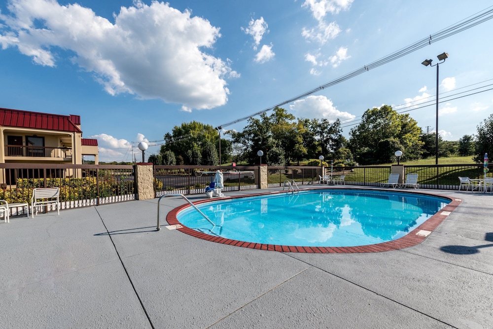 Red Roof Inn & Suites Clinton TN - photo 21