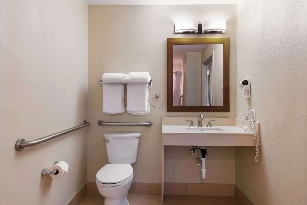 Comfort Inn South Oceanfront - photo 12