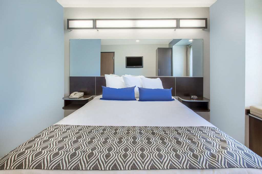 Microtel Inn & Suites by Wyndham Klamath Falls - photo 9