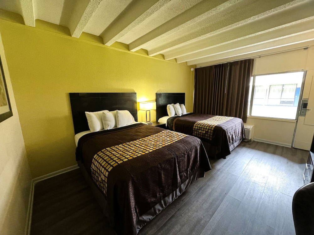 James River Inn & Suites - photo 8