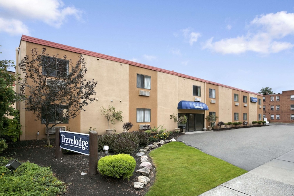 Travelodge by Wyndham Cleveland Lakewood in Lakewood, United States