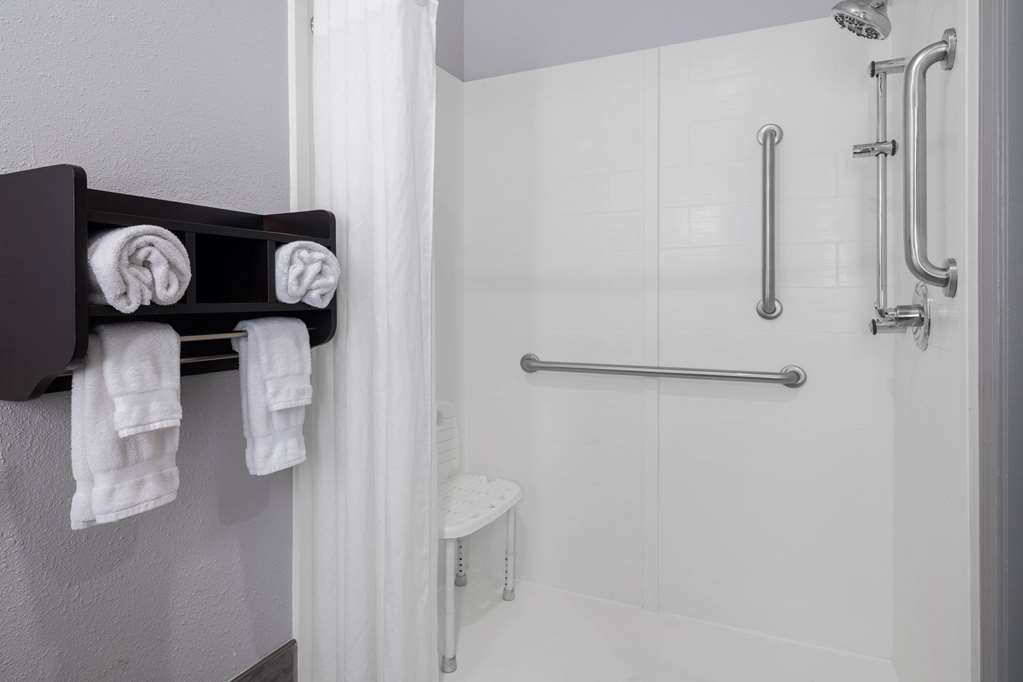 La Quinta Inn & Suites by Wyndham Evansville - photo 20
