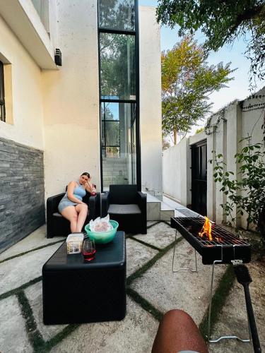 Stay In Carlazo Unlimited WiFi Solar backup — hotel in Roodepoort