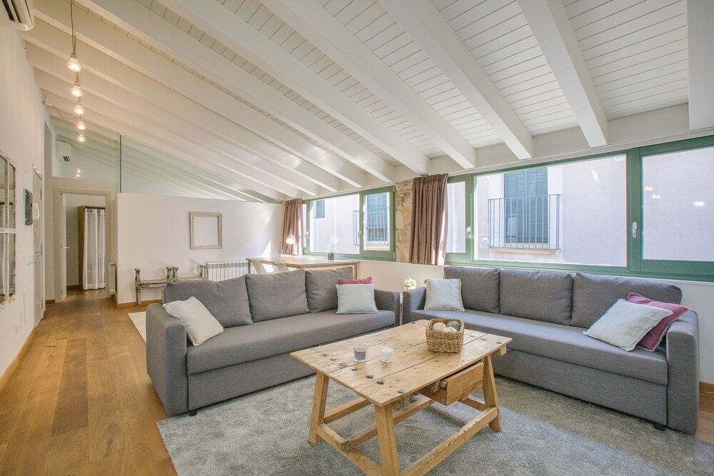 Bravissimo Força 17 Barri Vell apartments — 4-Star Luxury Hotel in Girona, Spain