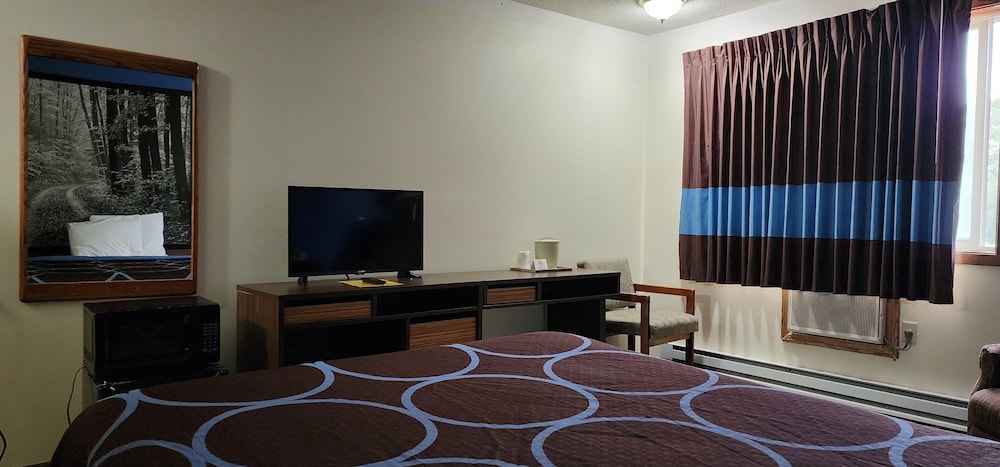 Super 8 by Wyndham Iron Mountain - photo 11