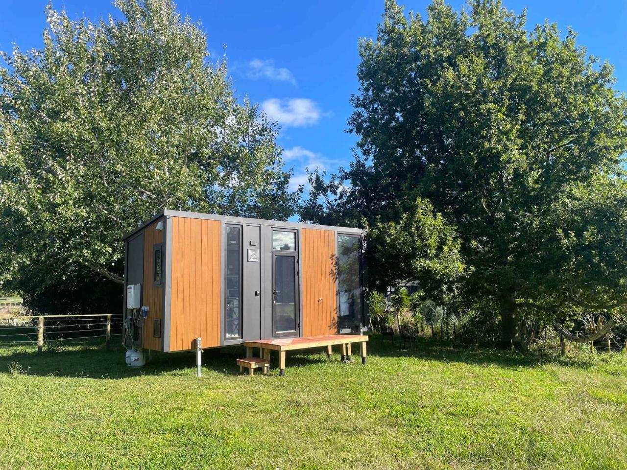 Misty Mountain View by Tiny Away — hotel in Waihi