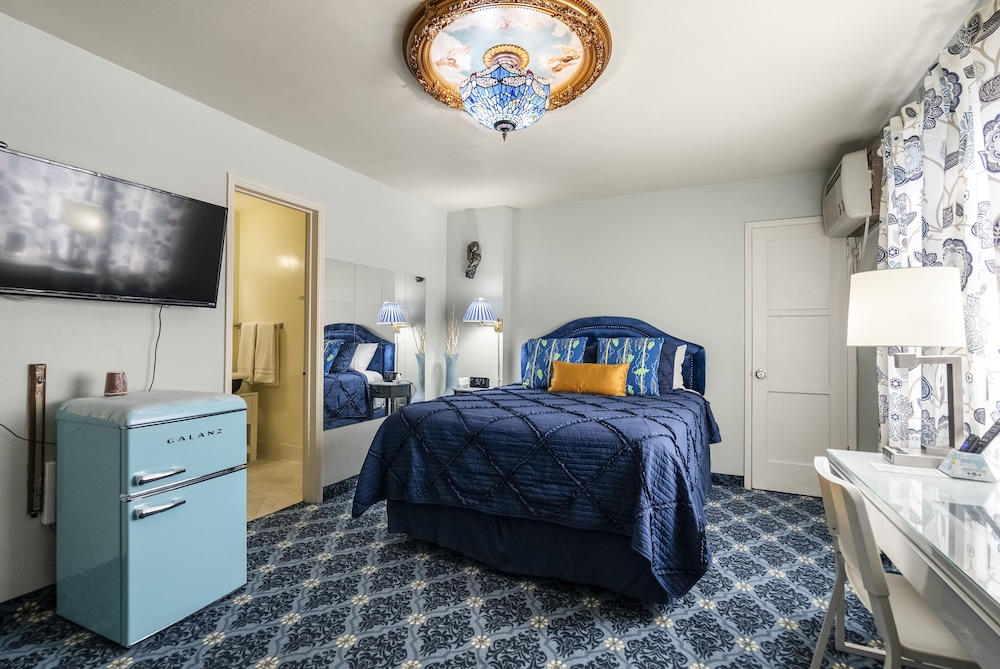 The New Star Motel with Studio Kitchens: 1950s Extended Stay Lodging and Retreat Center - photo 22