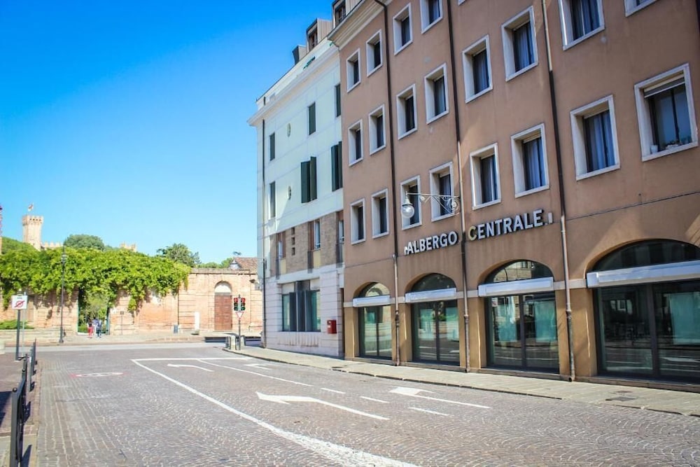 Hotel Centrale — hotel in Este