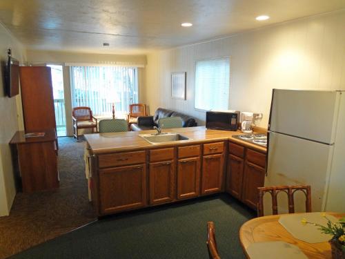 Summerset Inn Resort - photo 12