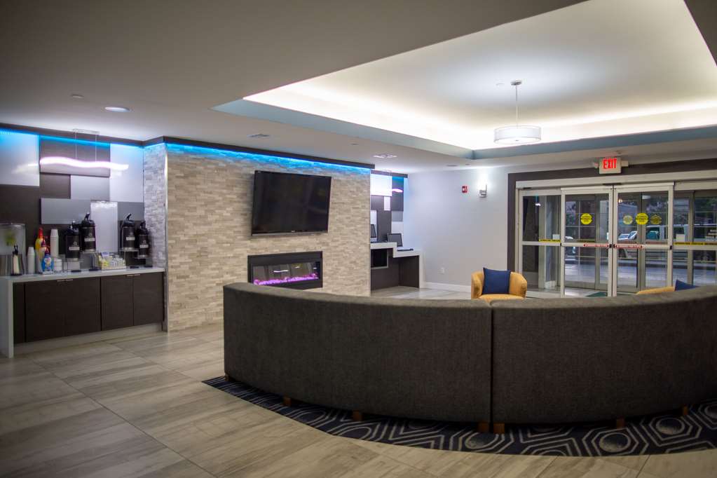 La Quinta Inn & Suites by Wyndham Houston East at Normandy - featured photo