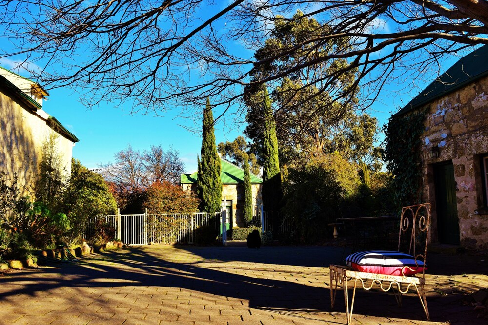 Cleburne Homestead — 4-Star Luxury Hotel in Hobart, Australia