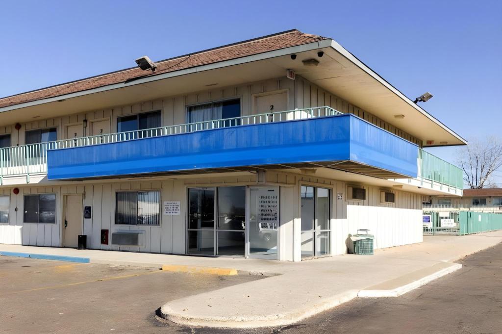 Express Inn Near Columbus Airport - photo 4