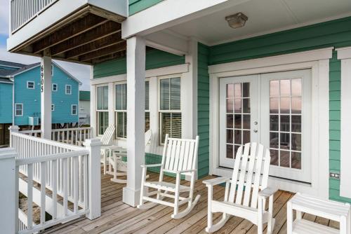 Emerald Breeze by Oak Island Accommodations - photo 40