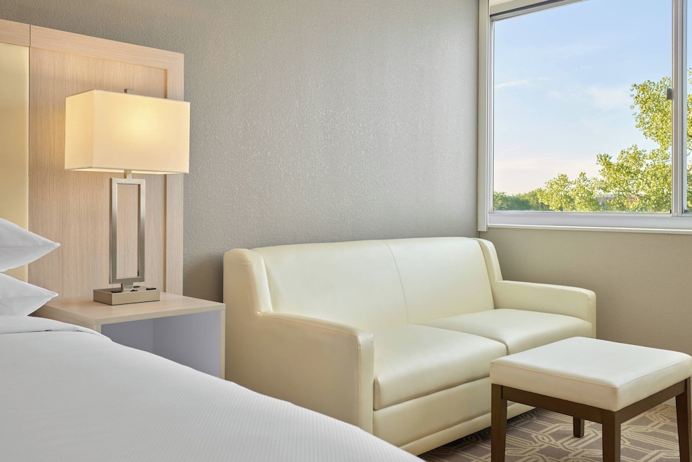 Delta Hotels by Marriott Chicago Willowbrook - photo 6