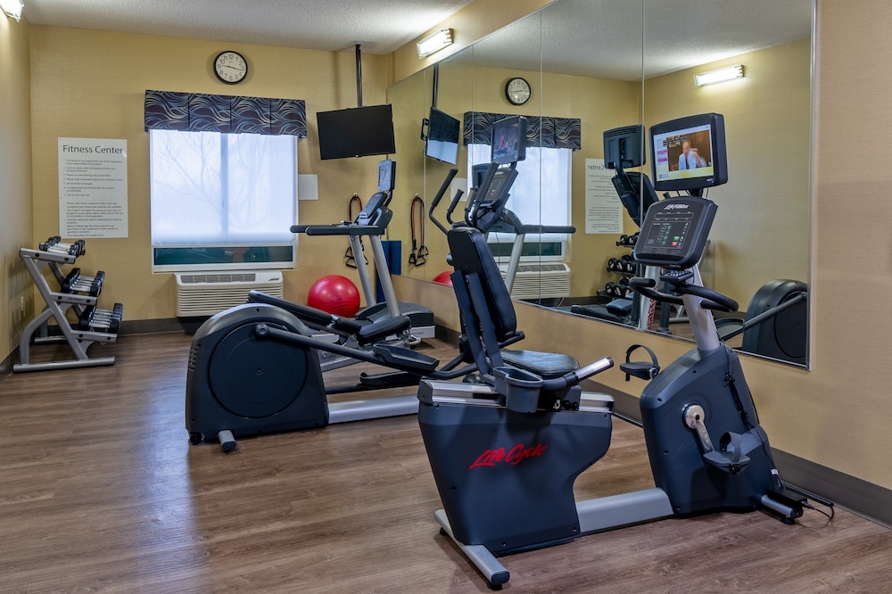 Holiday Inn Express Hotel & Suites Woodbridge by IHG - photo 29