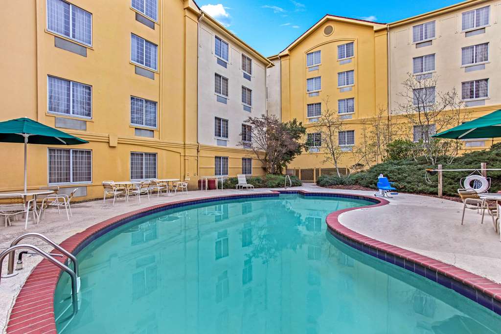 La Quinta Inn & Suites by Wyndham Birmingham Homewood - photo 7