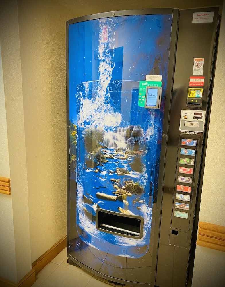 Herington Inn & Suites - photo 22