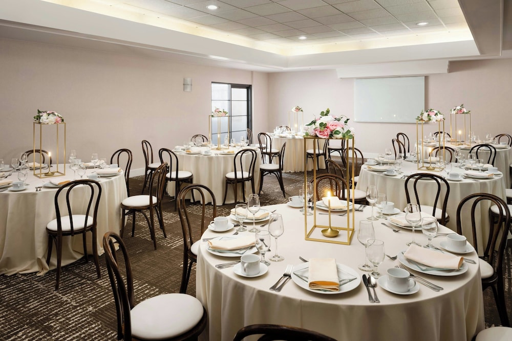 Courtyard by Marriott Pasadena Old Town - photo 7