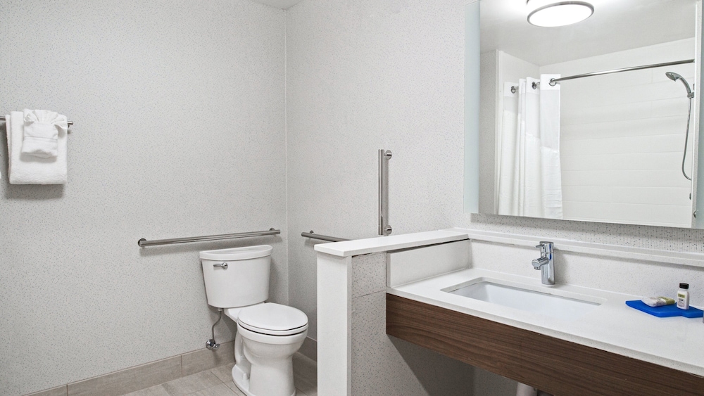 Holiday Inn Express & Suites Racine by IHG - photo 30